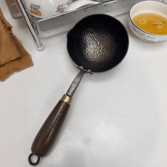 Oil Pouring Iron Pot With Long Handle