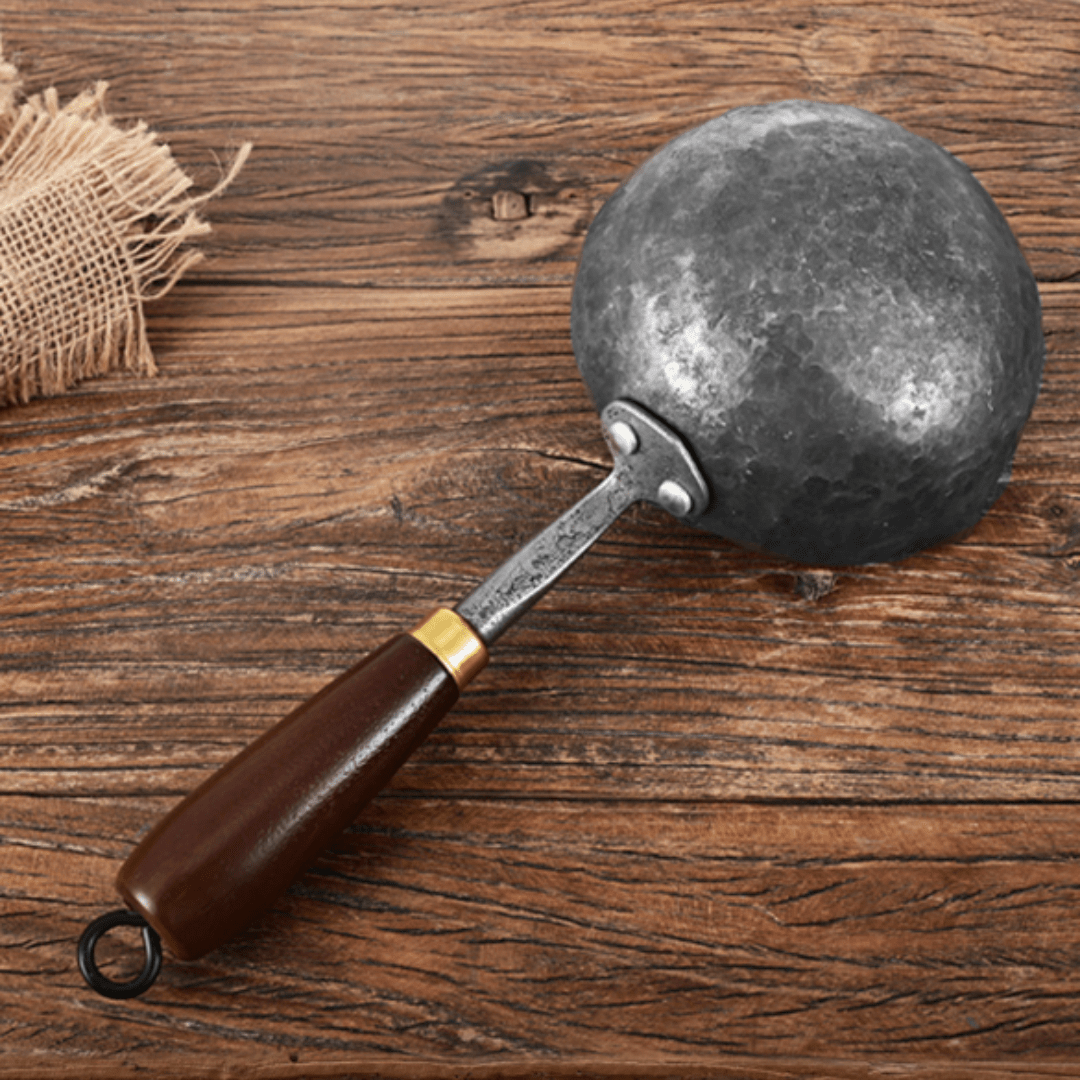Oil Pouring Iron Pot With Long Handle