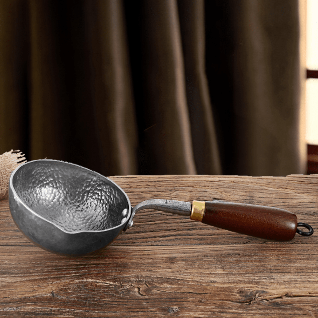 Oil Pouring Iron Pot With Long Handle