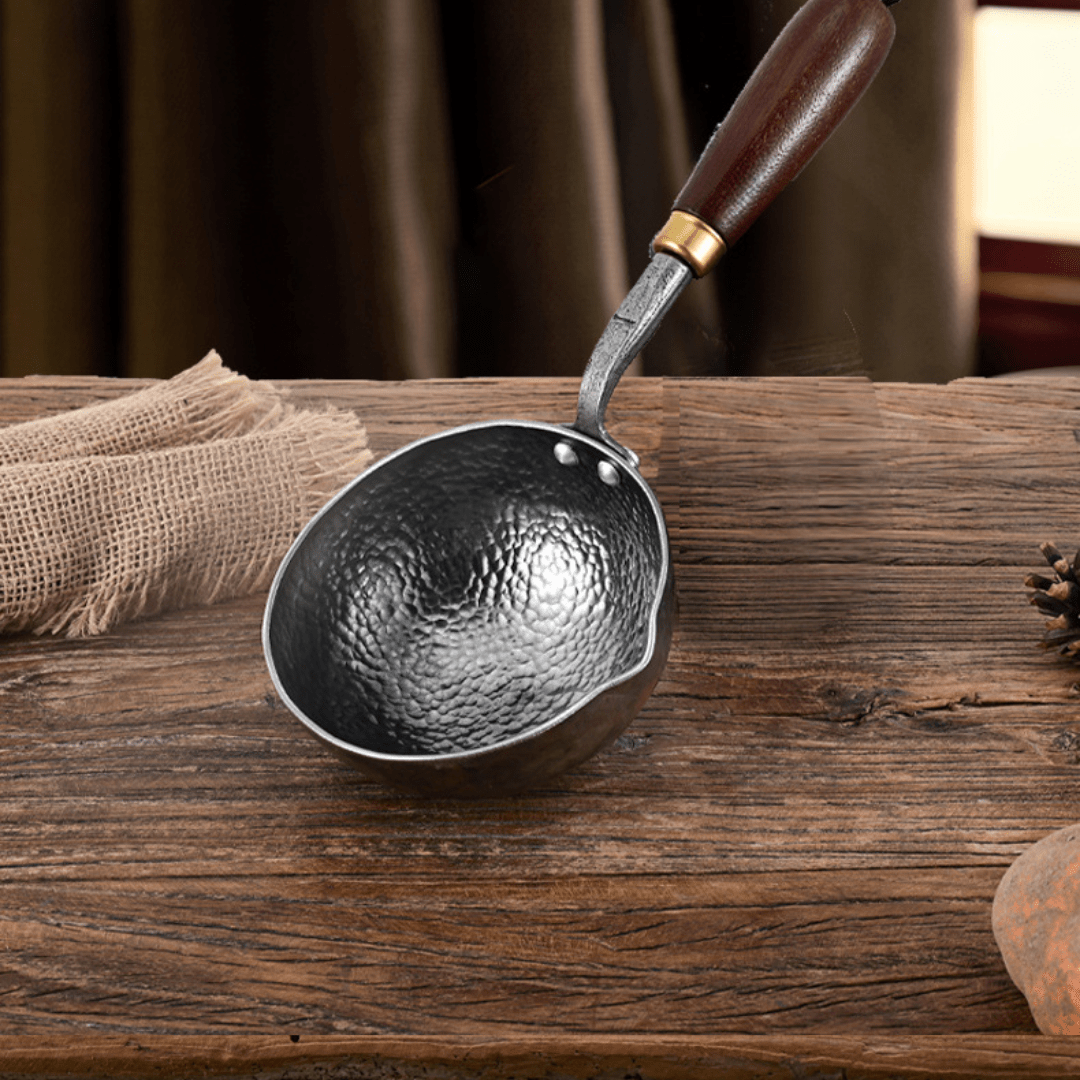 Oil Pouring Iron Pot With Long Handle